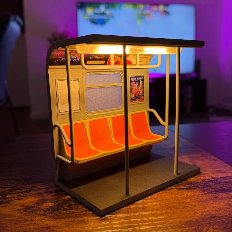 🚇NYC Subway Train Lamp – Includes 3 Interchangeable Posters🔥Clean (no pee smell🤣)